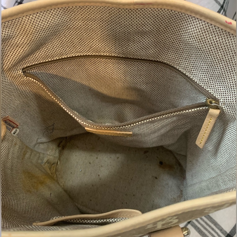 Dooney & Bourke Tan/Cream Bucket Bag-STAINED INSIDE, but outside is beautiful! - Picture 6 of 7